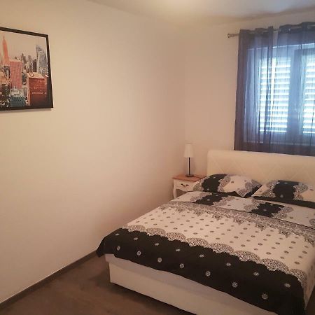 Apartments M&E โมโกชิซา ภายนอก รูปภาพ